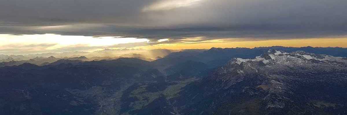 Flugwegposition um 15:38:09: Aufgenommen in der Nähe von Gemeinde Gröbming, 8962, Österreich in 3300 Meter